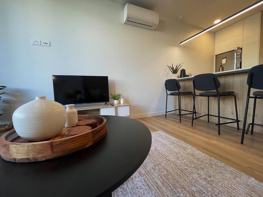 Modern Central Living Крайстчёрч Экстерьер фото